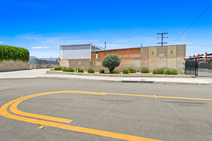 7757 Jackson St, Paramount, CA à louer - Photo principale – Image 2 sur 16