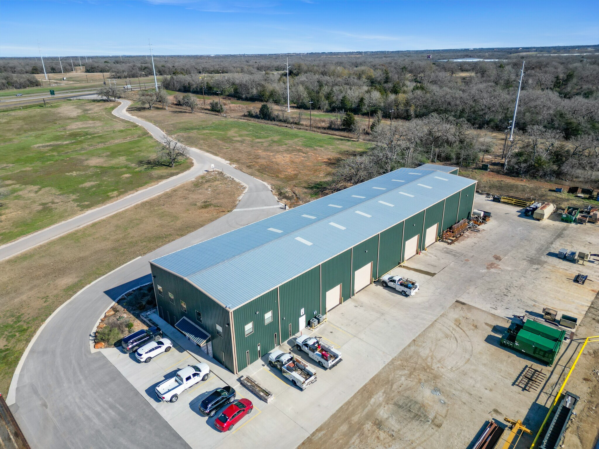 8733 N State Highway 6, Bryan, TX à louer Photo principale– Image 1 sur 18