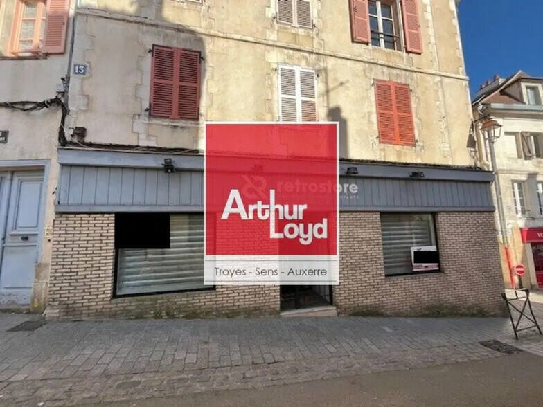 Local commercial dans Auxerre à louer - Photo de l’immeuble – Image 2 sur 3