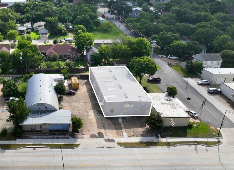 2113 S College Ave, Bryan, TX à louer - Photo de l’immeuble – Image 1 sur 5