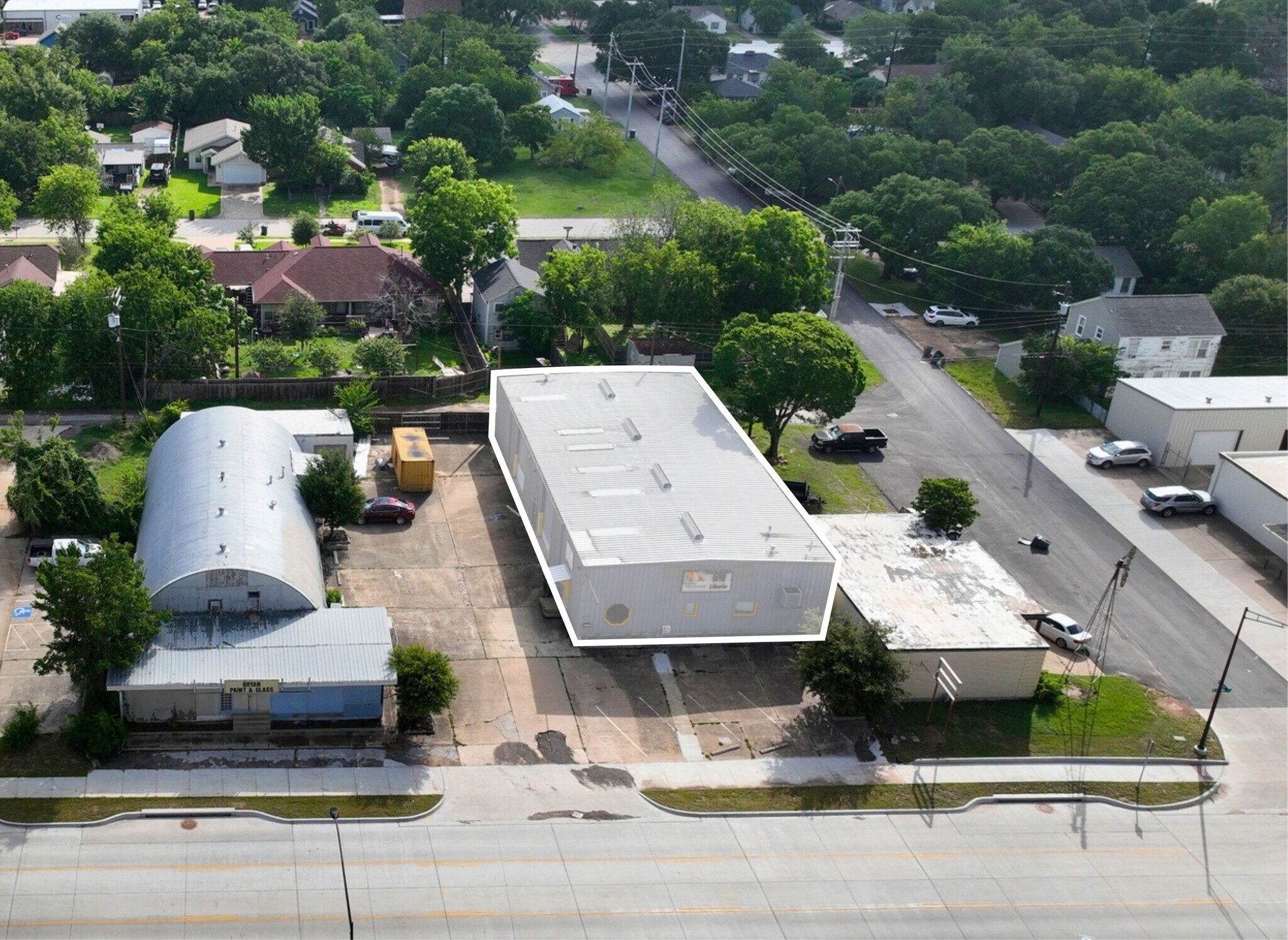 2113 S College Ave, Bryan, TX à louer Photo de l’immeuble– Image 1 sur 6