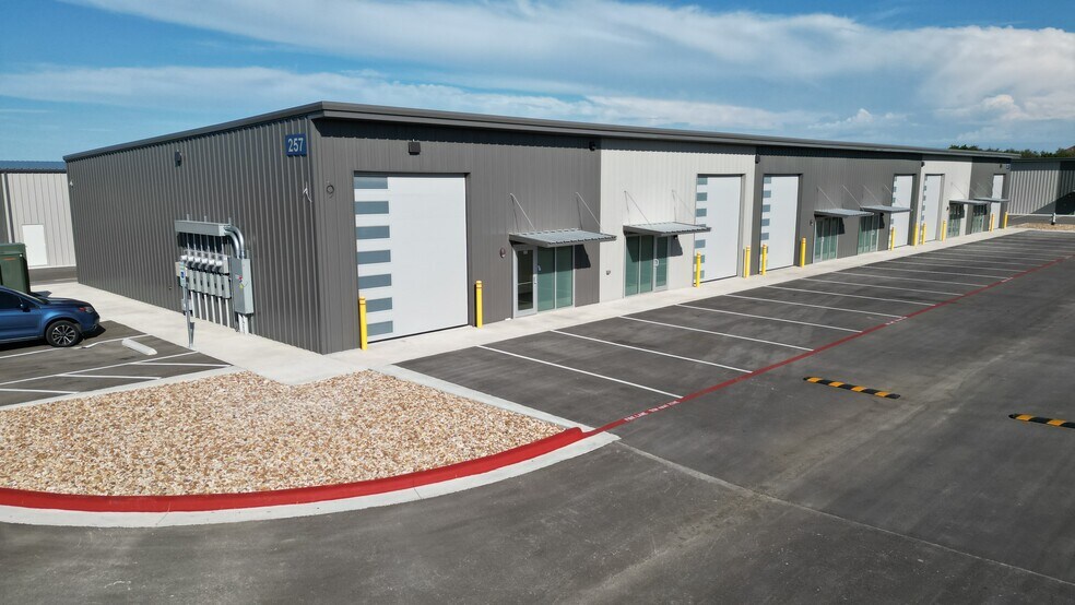 295 County Road 214, Liberty Hill, TX à louer - Photo de l’immeuble – Image 1 sur 3