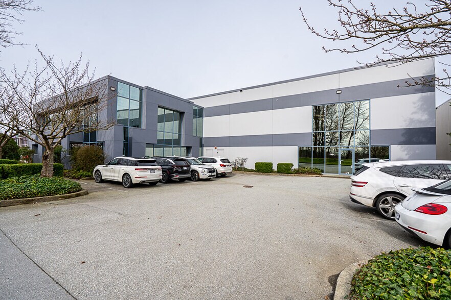 1331-1335 Kebet Way, Port Coquitlam, BC à louer - Photo de l’immeuble – Image 2 sur 8