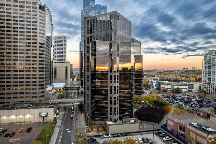 222 3rd Ave SW, Calgary, AB à louer - Photo de l’immeuble – Image 3 sur 7