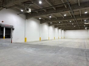 2555 Ave Dollard, Montréal, QC à louer Photo intérieure– Image 2 sur 9