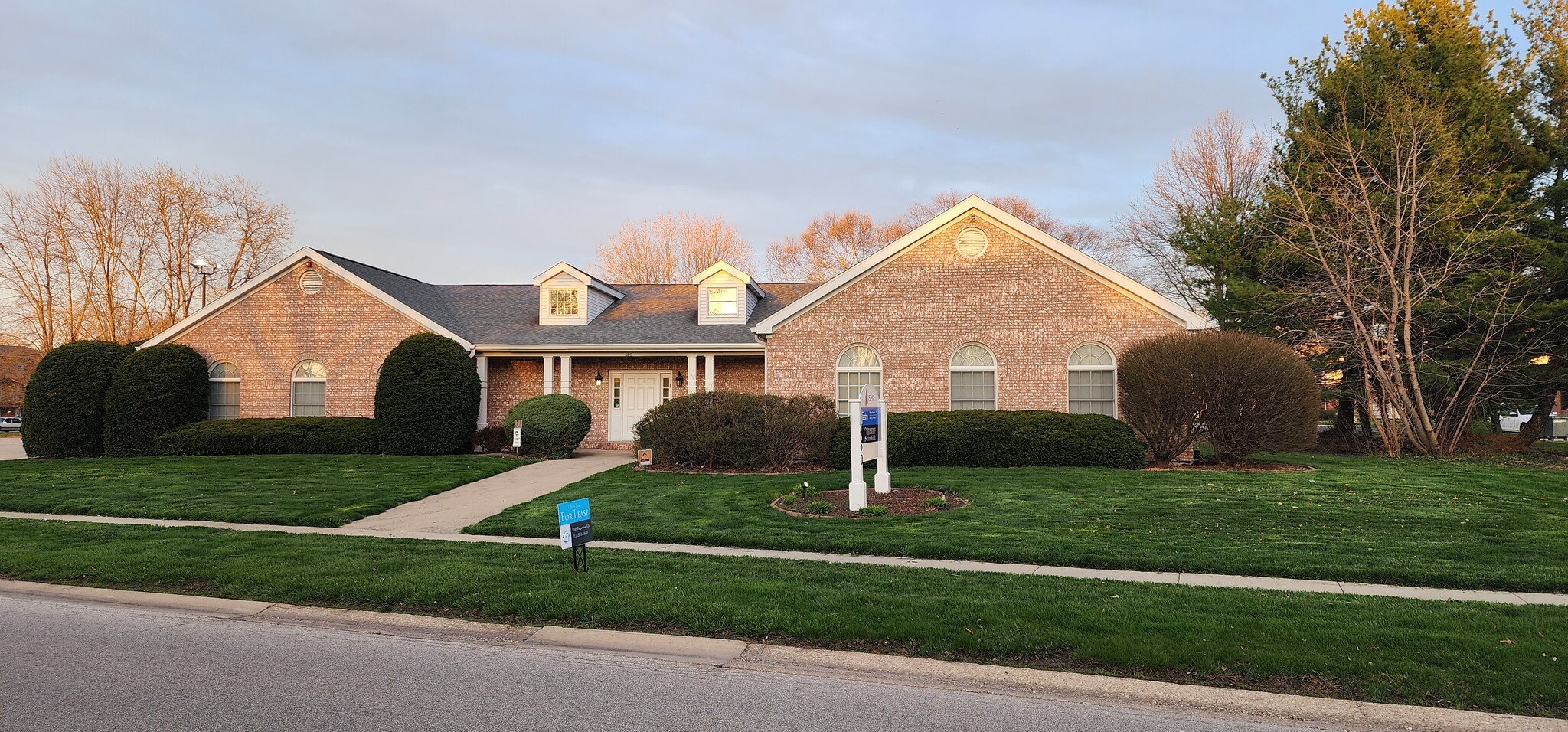 450 S Durkin Dr, Springfield, IL à louer Photo de l’immeuble– Image 1 sur 29