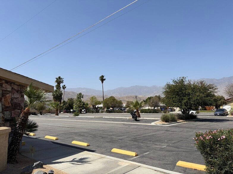 33055 Cathedral Canyon Dr, Cathedral City, CA à louer - Photo de l’immeuble – Image 3 sur 6