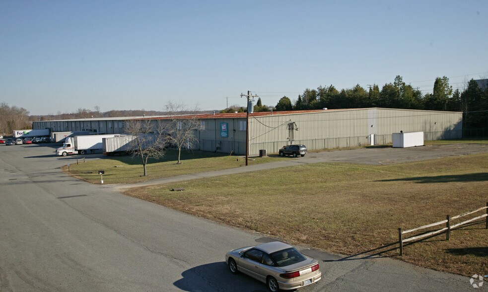 2550 Empire Dr, Winston-Salem, NC à louer - Photo de l’immeuble – Image 2 sur 18