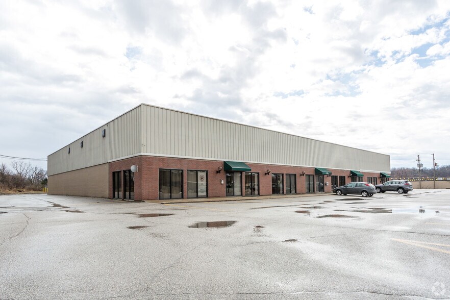 9000 Bank St, Valley View, OH à louer - Photo principale – Image 1 sur 13