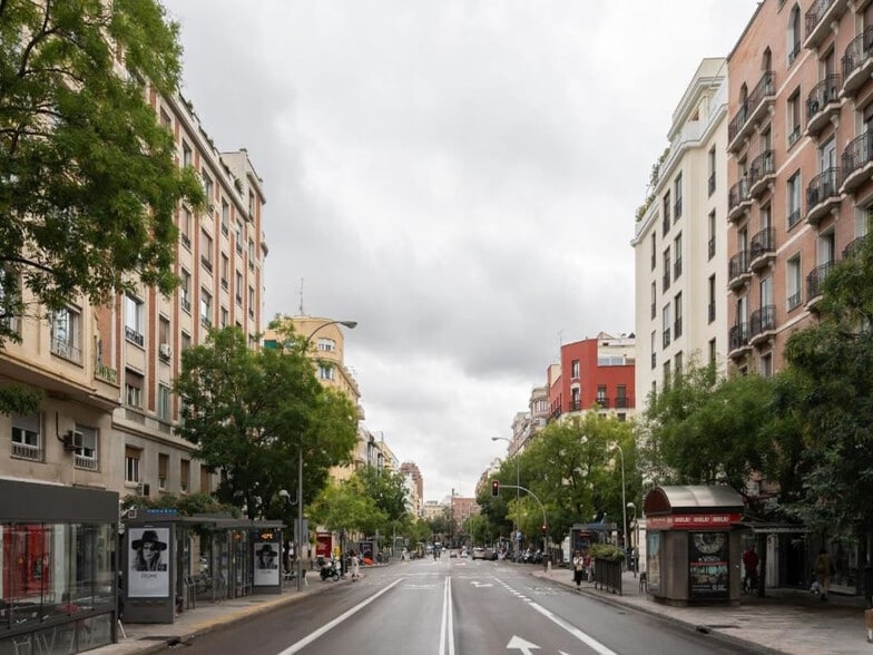 Local commercial dans Madrid, Madrid à louer - Photo de l’immeuble – Image 3 sur 3