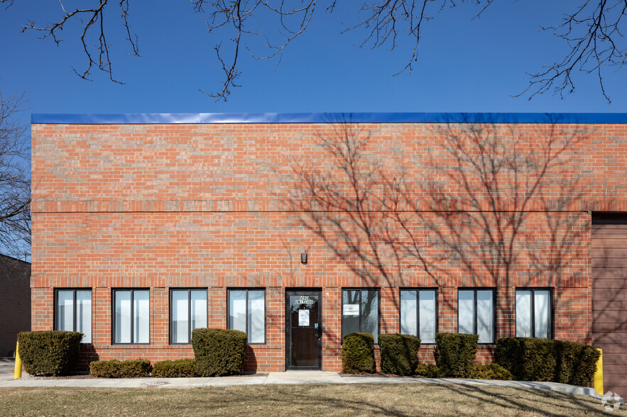 490 Windy Point Dr, Glendale Heights, IL à louer - Photo de l’immeuble – Image 3 sur 5