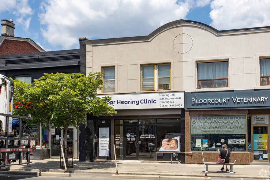 1076 Bloor St W, Toronto, ON à louer - Photo de l’immeuble – Image 1 sur 2