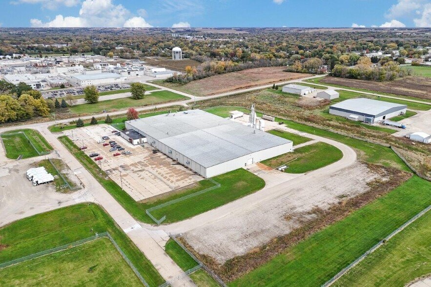 1100 11th St, Charles City, IA à vendre - Photo de l’immeuble – Image 3 sur 17