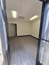 9025 Eton Ave, Canoga Park, CA à louer Photo intérieure– Image 2 sur 10