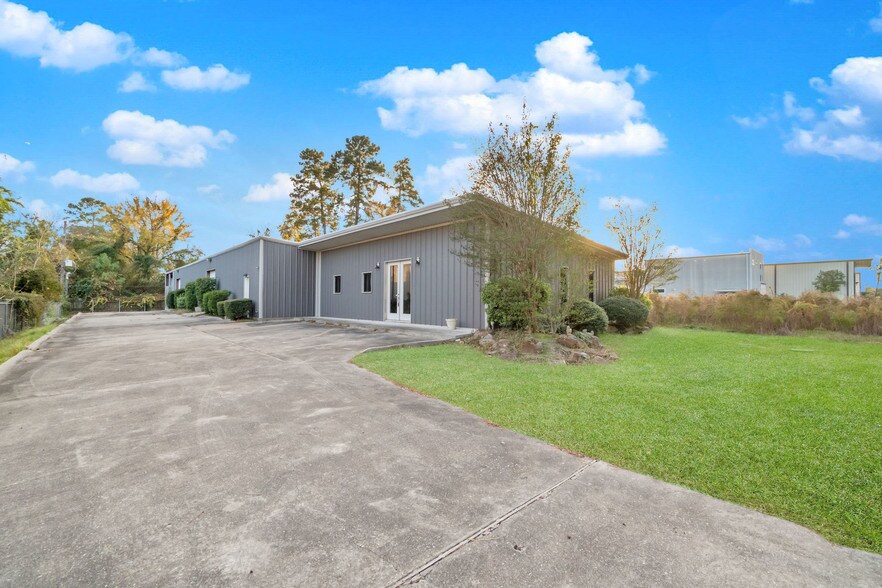 32219 Tamina Rd, Magnolia, TX à louer - Photo de l’immeuble – Image 1 sur 49