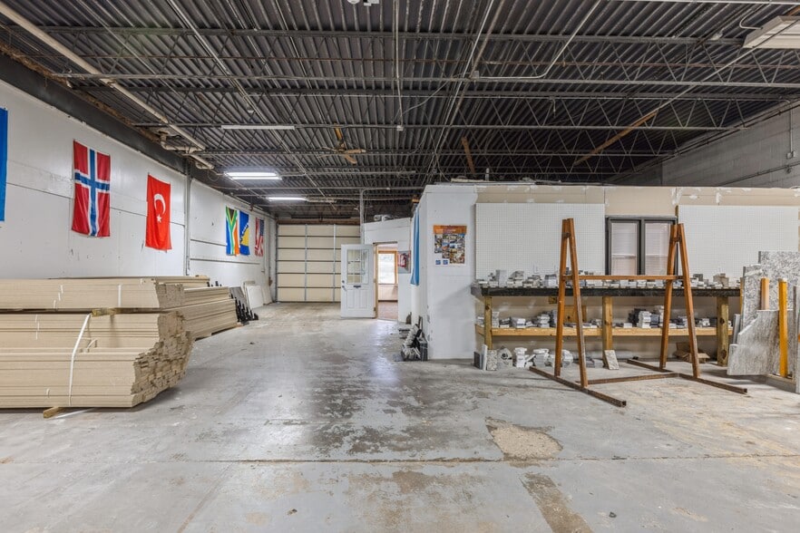 28W147 Commercial Ave, Lake Barrington, IL à louer - Photo de l’immeuble – Image 2 sur 12