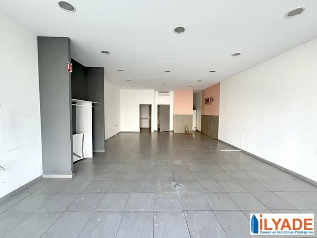 Plus de détails pour Local commercial à louer