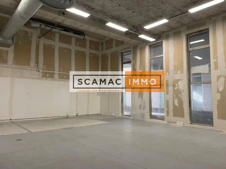 Industriel/Logistique dans Ivry-sur-Seine à louer - Photo de l’immeuble – Image 3 sur 12