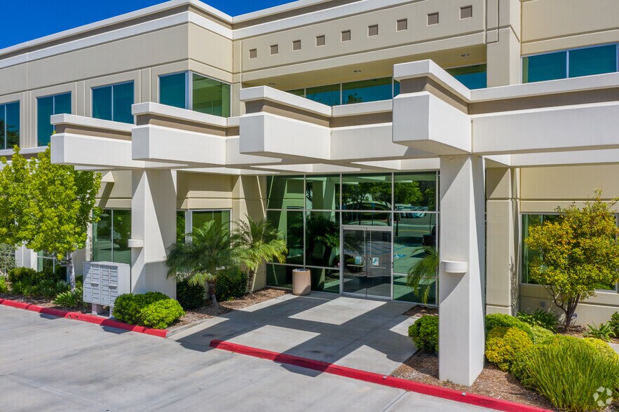 12700 Stowe Dr, Poway, CA à louer - Photo de l’immeuble – Image 3 sur 4
