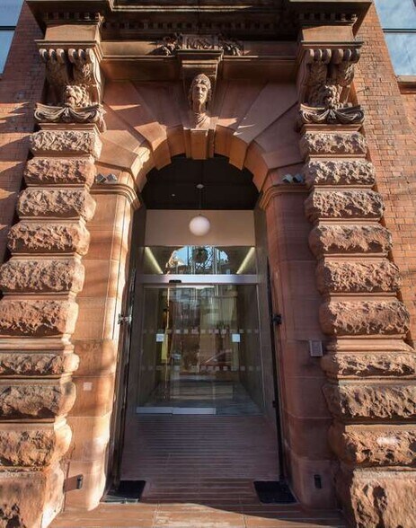 40 Linenhall St, Belfast à louer - Photo de l’immeuble – Image 2 sur 6