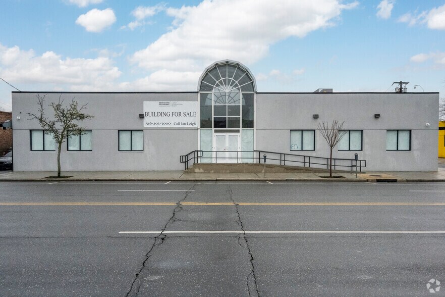 40 E Merrick Rd, Valley Stream, NY à louer - Photo de l’immeuble – Image 2 sur 17