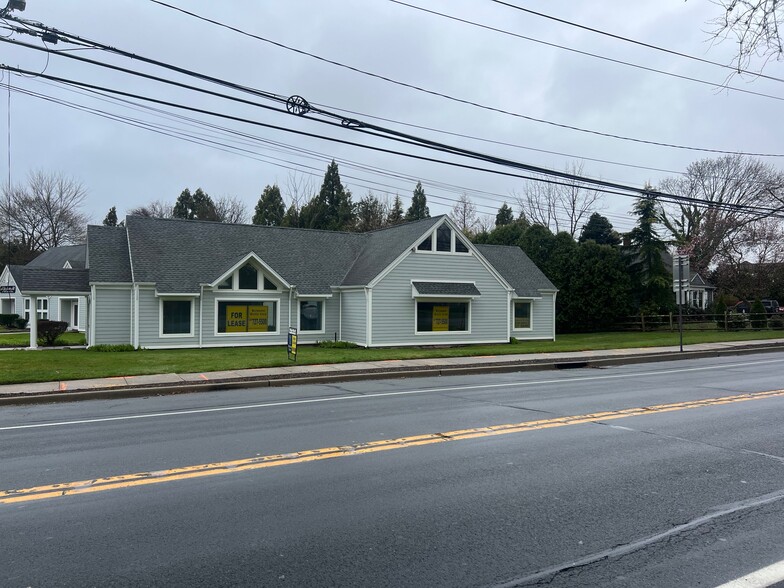 487 D Main Rd, Riverhead, NY à louer - Photo de l’immeuble – Image 2 sur 3