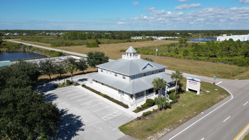 8379 Gasparilla Rd, Port Charlotte, FL à vendre - Photo de l’immeuble – Image 2 sur 18