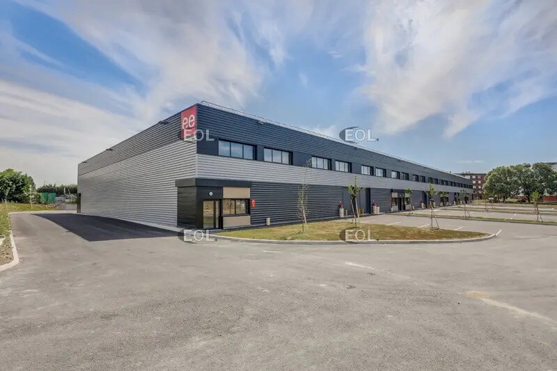 Local d’activités dans Aulnay-sous-Bois à louer - Photo de l’immeuble – Image 1 sur 8