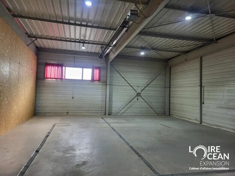 Local d’activités dans Chaumes-en-Retz à louer - Photo de l’immeuble – Image 2 sur 3