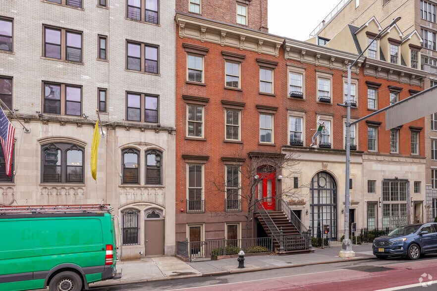 336 W 23rd St, New York, NY à vendre - Photo de l’immeuble – Image 2 sur 12