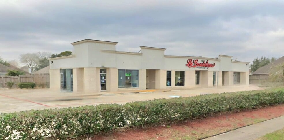 4690 Burke Rd, Pasadena, TX à louer - Photo de l’immeuble – Image 1 sur 7