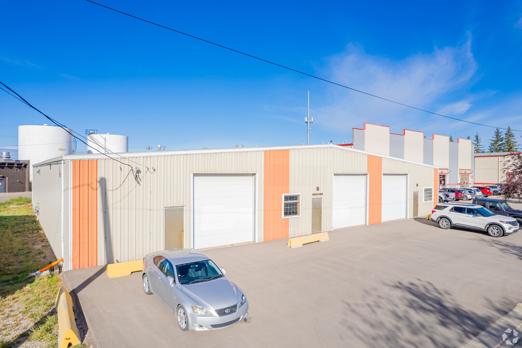 2713 16 St SE, Calgary, AB à louer Photo principale– Image 1 sur 3