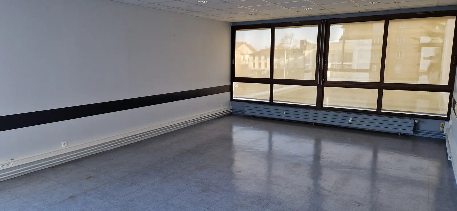 Bureau dans Mâcon à vendre Photo principale– Image 1 sur 1