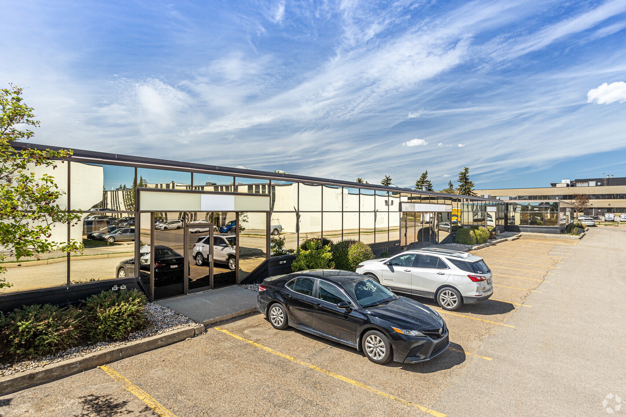 9353 50th St, Edmonton, AB à louer Photo principale– Image 1 sur 8