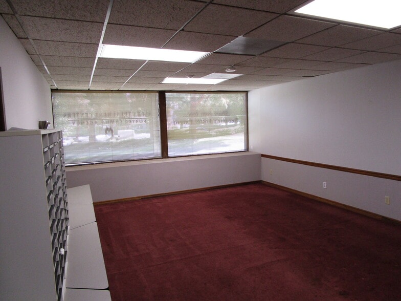 5053 La Mart Dr, Riverside, CA à louer - Photo intérieure – Image 3 sur 8