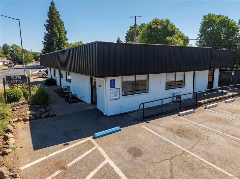 575 East Ave, Chico, CA à vendre - Photo de l’immeuble – Image 1 sur 14