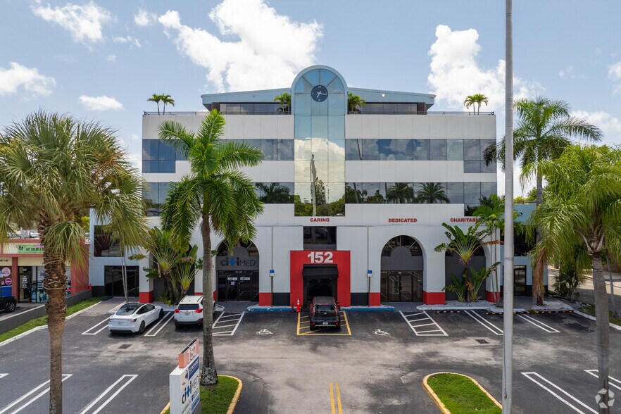 152 Ne 167th St, Miami, FL à louer - Photo de l’immeuble – Image 2 sur 35