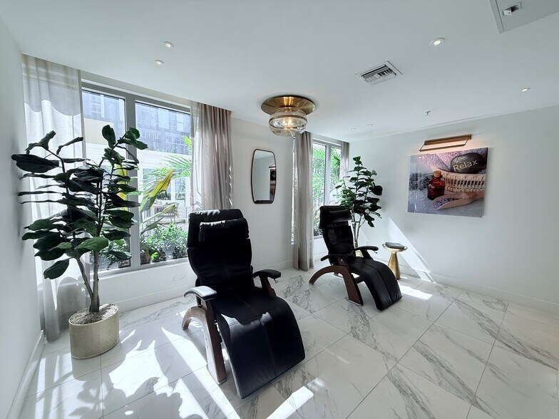 218 NW 8th St, Miami, FL à louer - Photo de l’immeuble – Image 3 sur 11