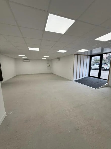 Local commercial dans Craponne à louer - Photo de l’immeuble – Image 1 sur 6