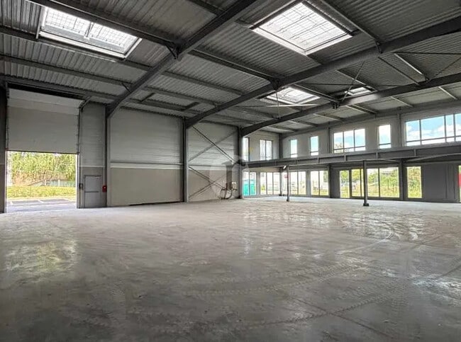 Plus de détails pour Local d’activités à vendre