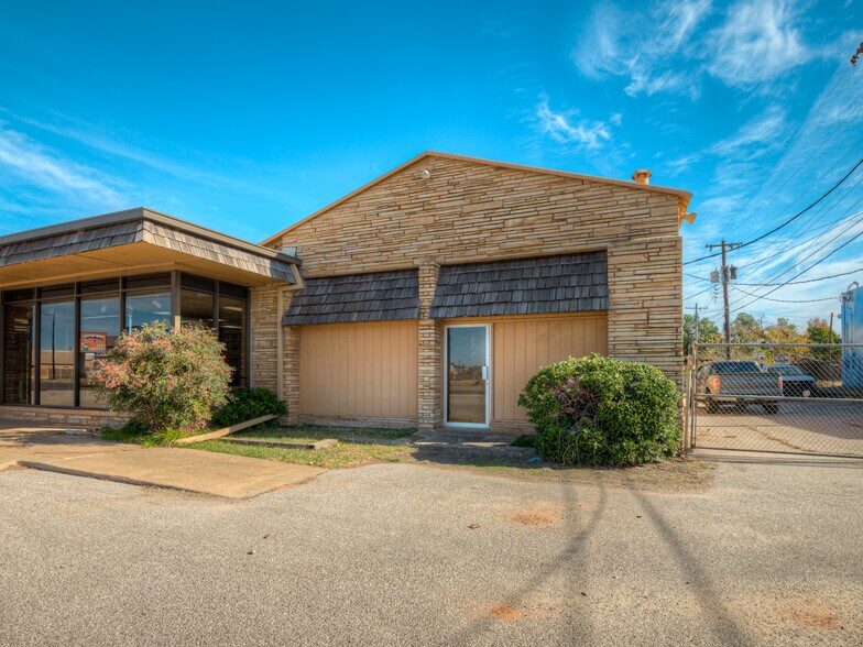 3730-3732 N MacArthur Blvd, Warr Acres, OK à vendre - Photo de l’immeuble – Image 3 sur 31