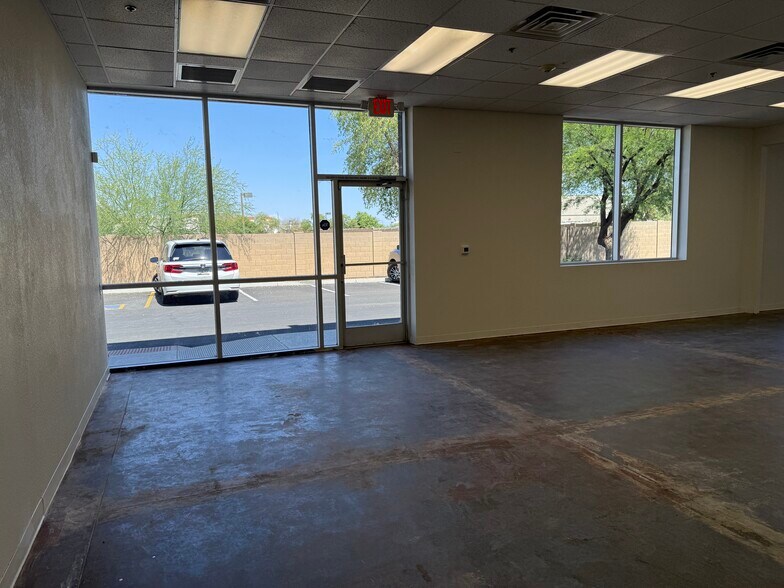 13343 W Foxfire Dr, Surprise, AZ à louer - Photo de l’immeuble – Image 2 sur 9