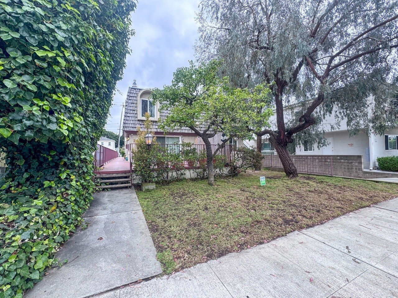 2410 Ocean Park Blvd, Santa Monica, CA à vendre Photo de l’immeuble– Image 1 sur 8