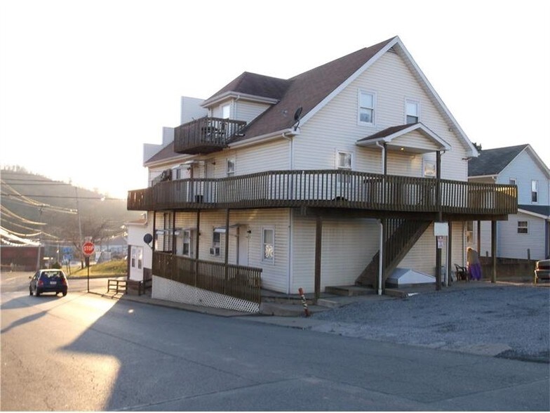 1000 E Grant St, East Butler, PA à vendre - Photo principale – Image 1 sur 9