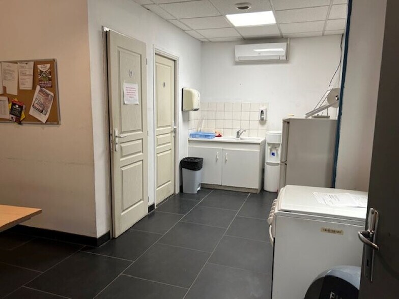 Bureau dans Salon-de-Provence à louer - Photo intérieure – Image 3 sur 14