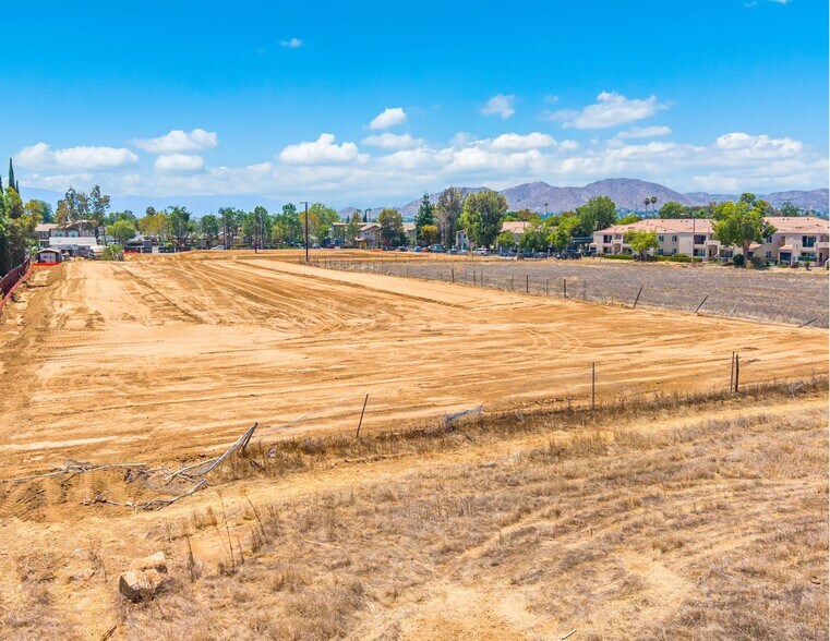 3907 Polk St, Riverside, CA à vendre - Photo de l’immeuble – Image 2 sur 48
