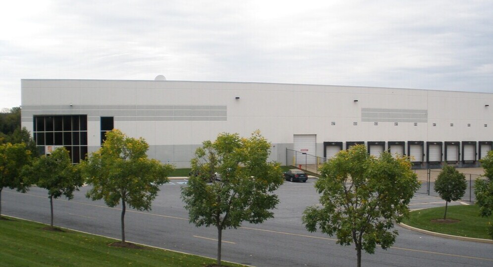 861 Nestle Way, Breinigsville, PA à louer Photo de l’immeuble– Image 1 sur 6