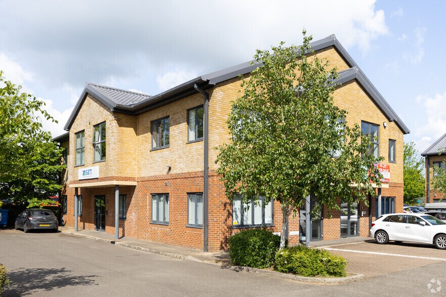 139 Faraday Rd, Crawley à vendre - Photo de l’immeuble – Image 1 sur 1