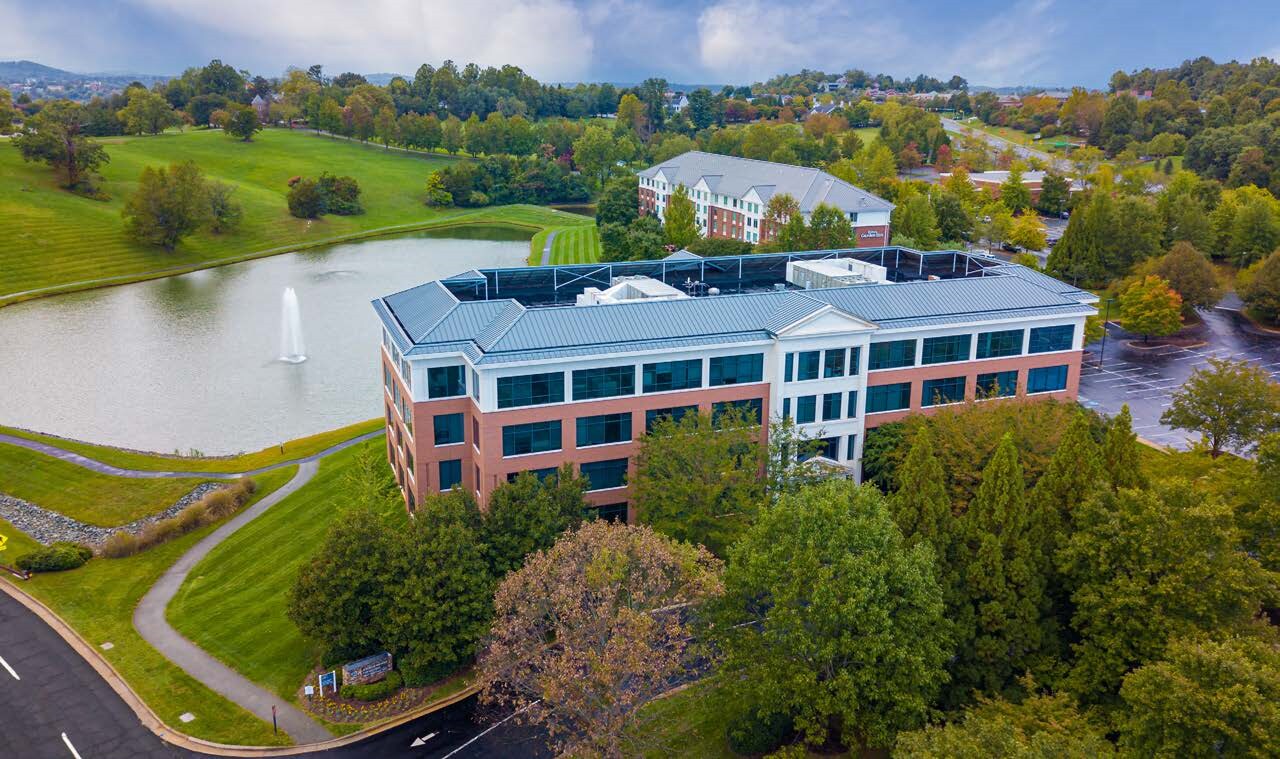 675 Peter Jefferson Pky, Charlottesville, VA à louer Photo principale– Image 1 sur 10