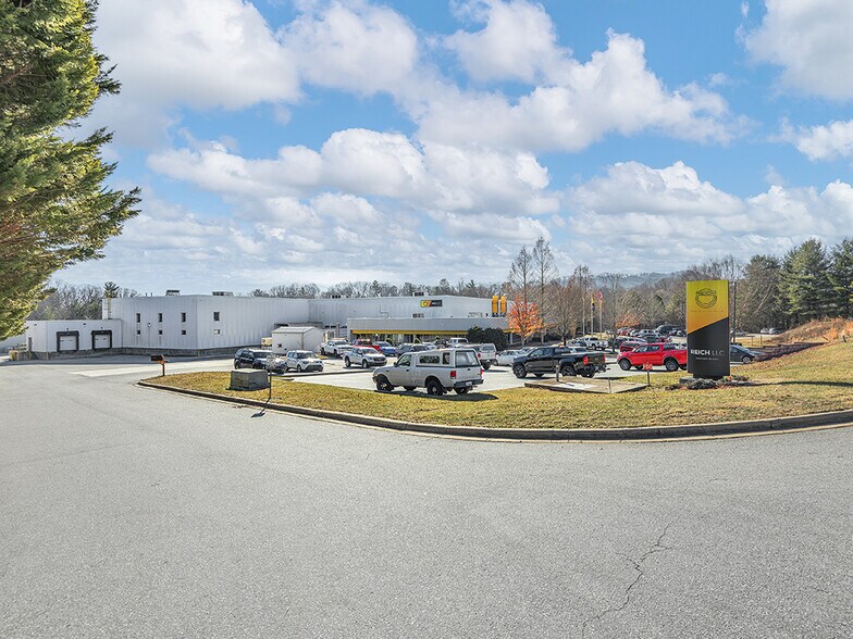 140 Vista Blvd, Arden, NC à louer - Photo de l’immeuble – Image 3 sur 20